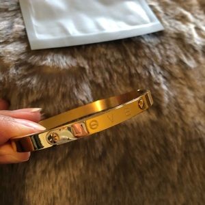 Women’s Love ❤️ bracelet